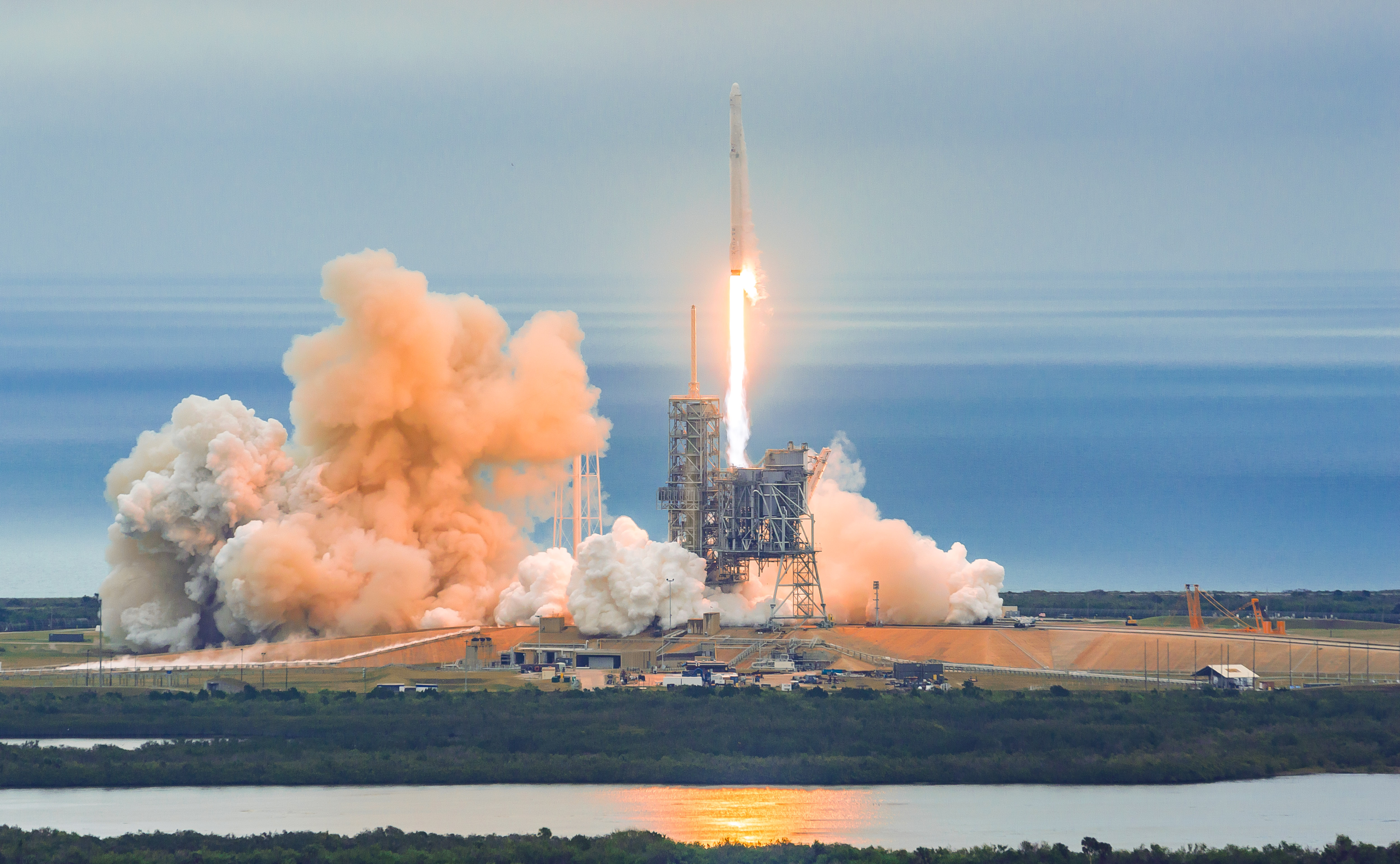 Photos Of SpaceX’s Successful First Launch From Storied LC-39A – Trevor ...